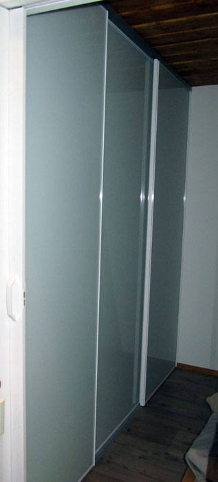 Remontti referenssi, liukuovikaapiston asennus