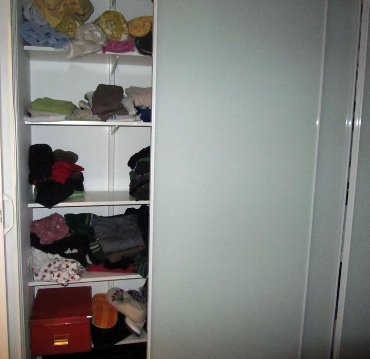 Remontti referenssi, liukuovikaapiston ja hyllyjen asennus